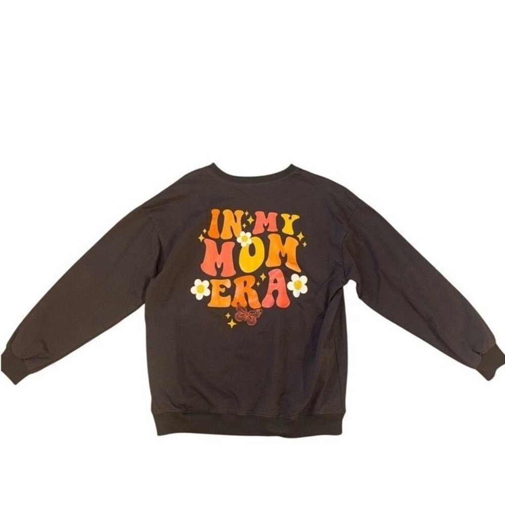 In My Mom Era Graphic Sweatshirt Charcoal Gray Retro Butterfly Pullover Size M